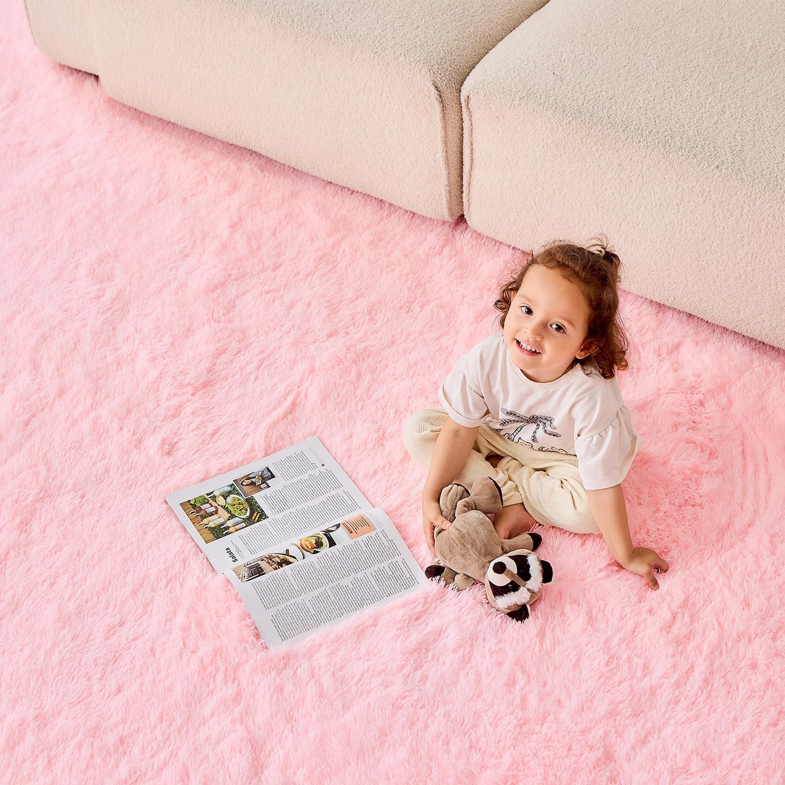 OPPODREAM niña jugando sobre alfombra mostrando amortiguación