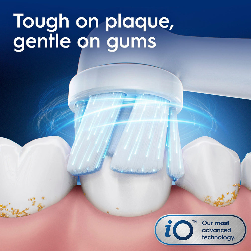 Oral-B handle in hand illustrating compact size and ergonomic grip for comfort