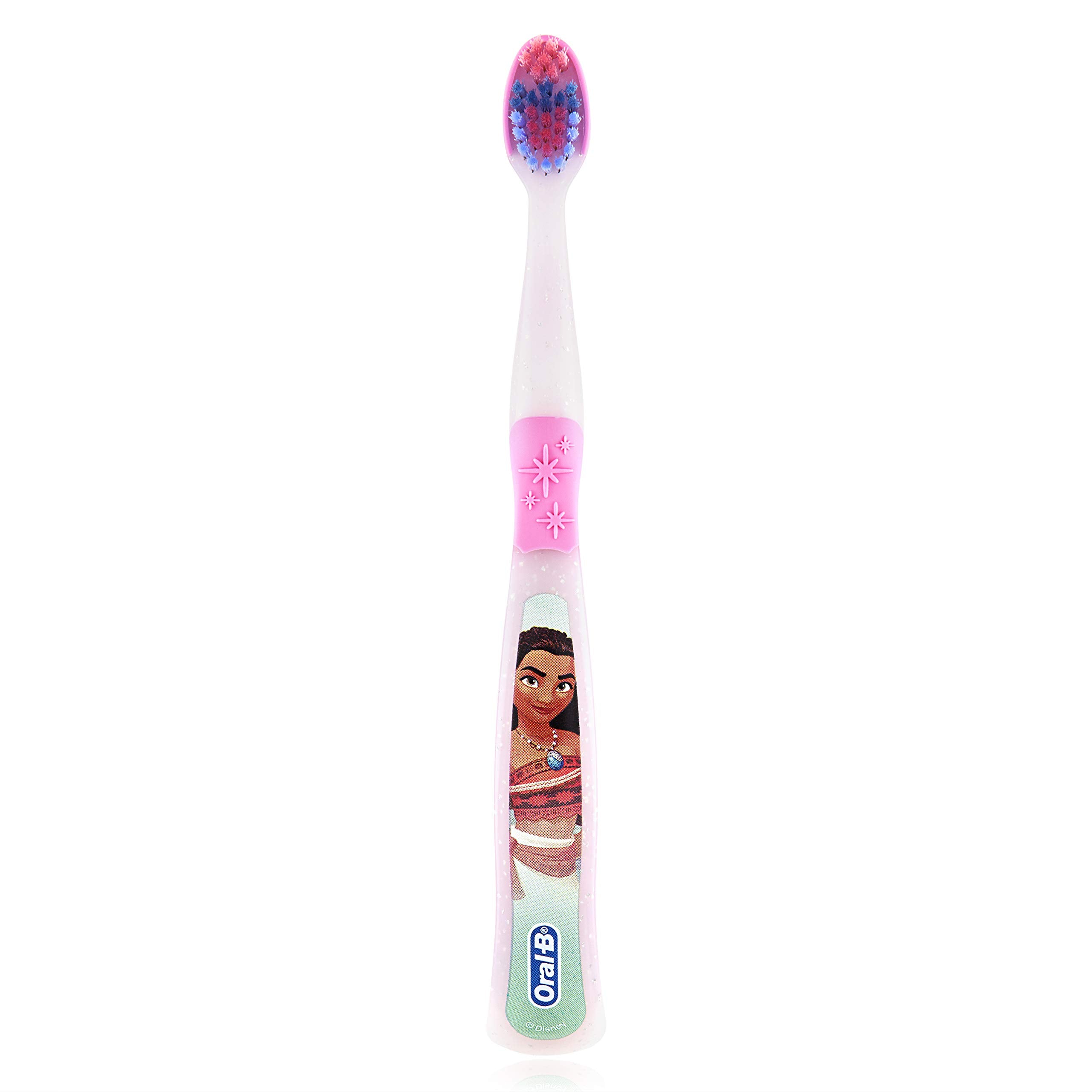 Oral-B cepillo en mano de niño demostrando facilidad de uso y control
