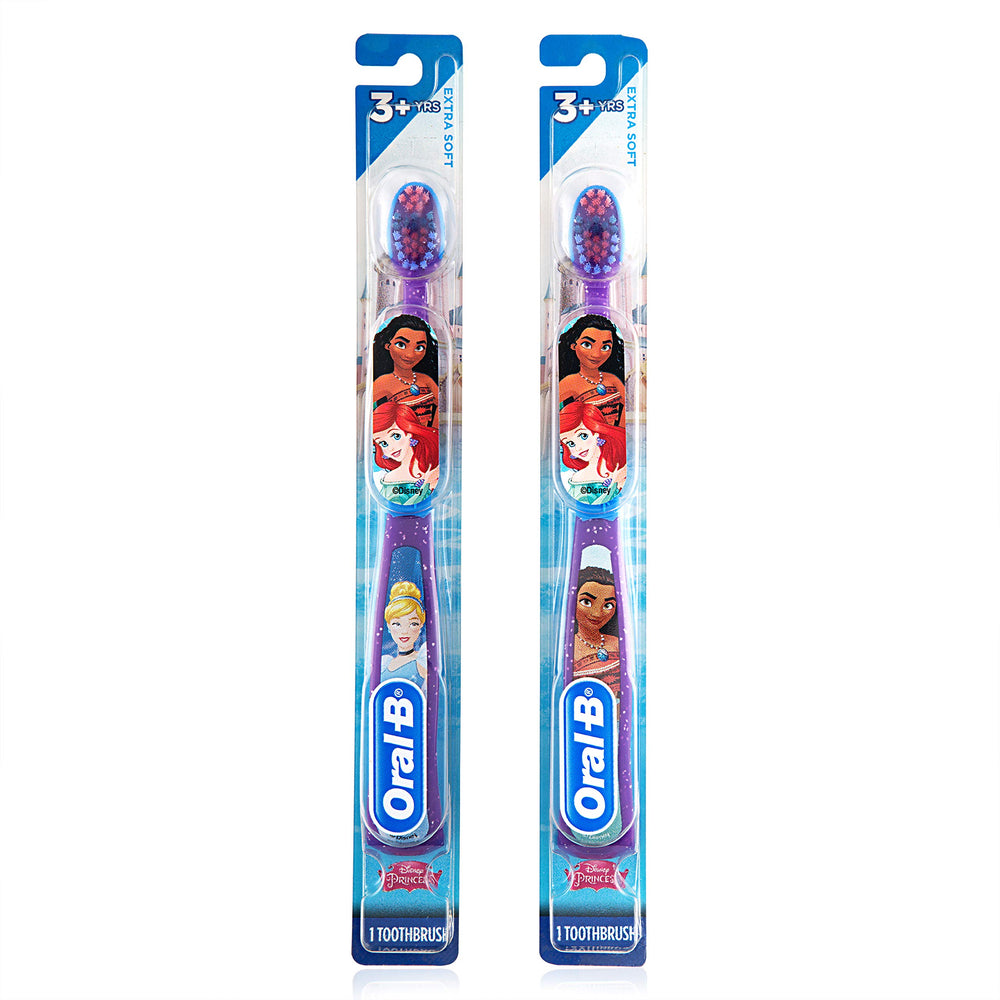 Oral-B cepillo en rutina cotidiana dentro del baño mostrando uso real