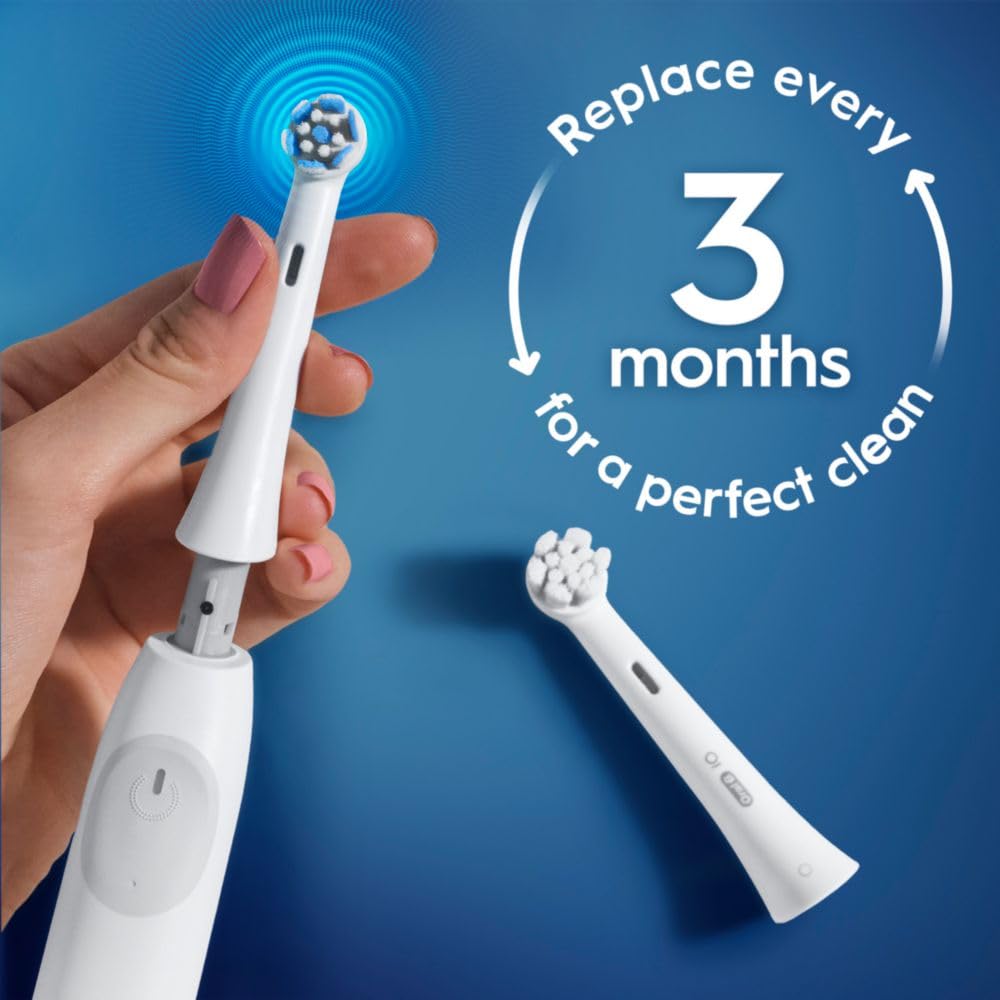 Oral-B en baño listo para uso, mostrando conveniencia en la rutina diaria