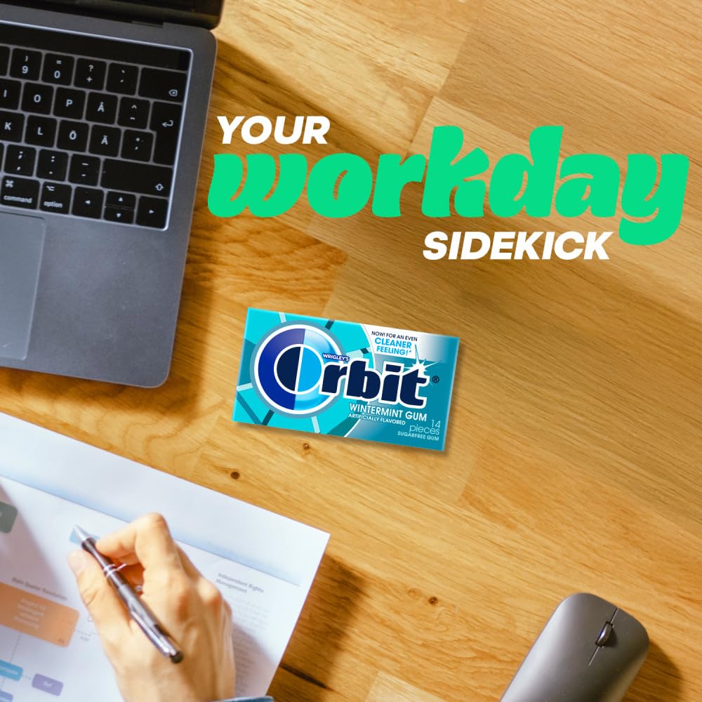 Orbit chicle en mano para comparar tamaño y facilitar transporte