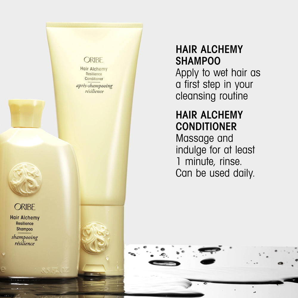 Escena de baño con Oribe Hair Alchemy que transmite lujo y rutina reparadora