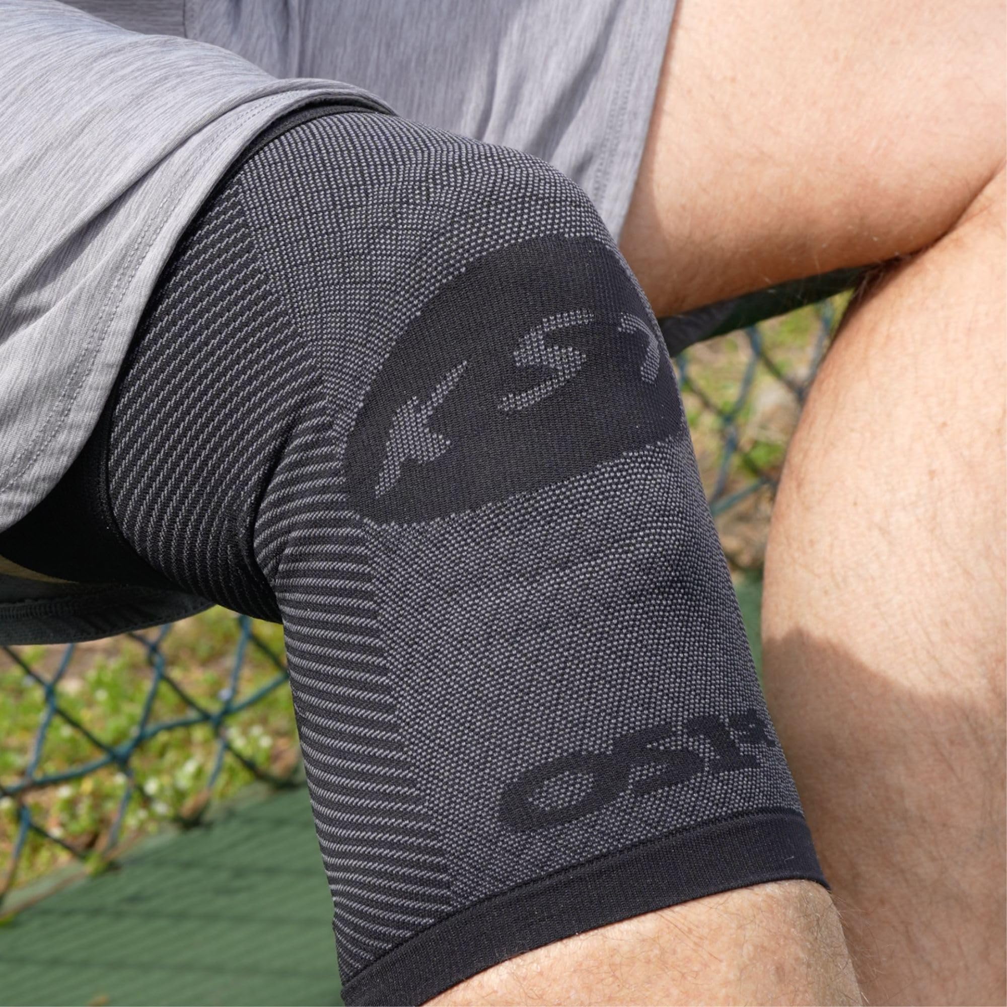 OrthoSleeve KS7 etiqueta que indica compresión médica y calidad del material