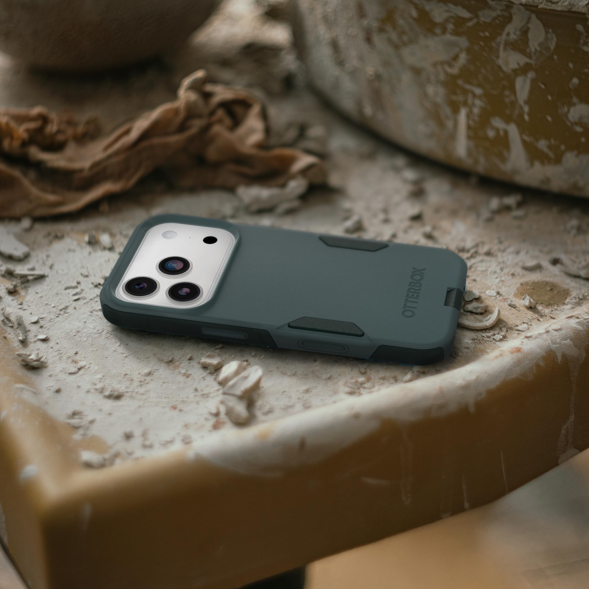 OtterBox comparación de tamaño y delgadez para transporte fácil
