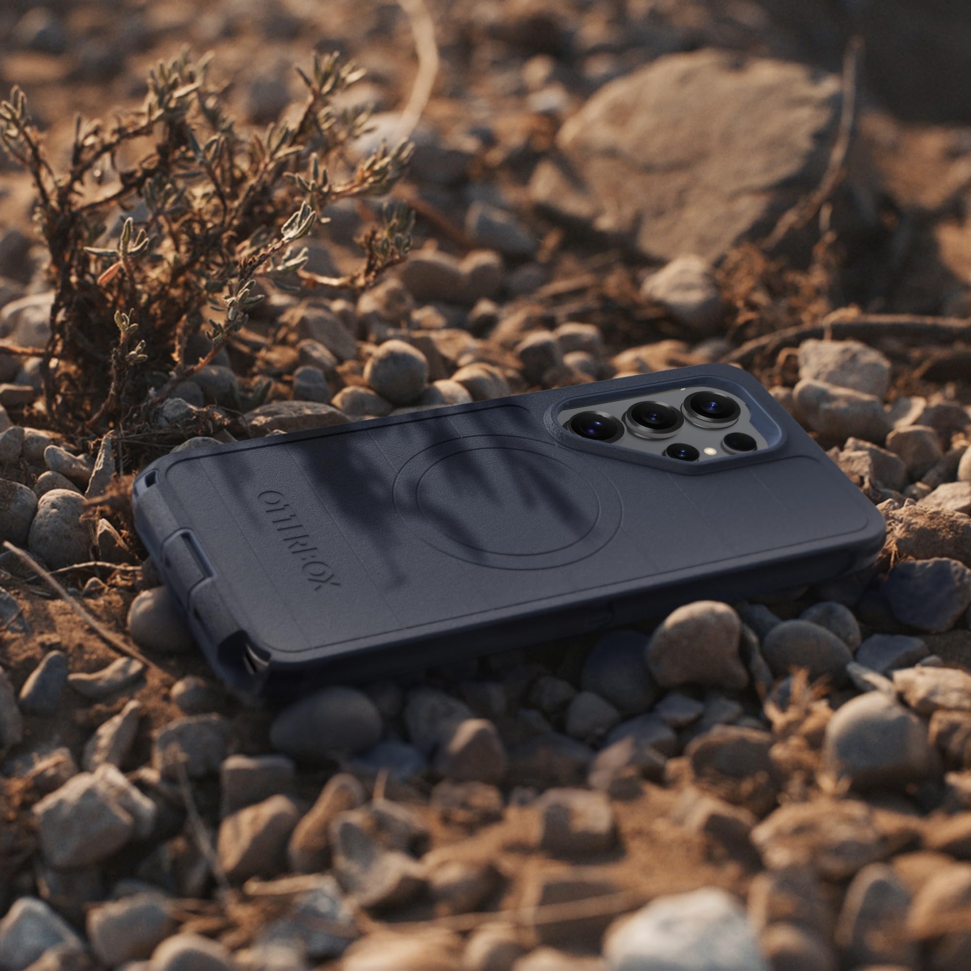 OtterBox empaque y etiqueta con información de compatibilidad y materiales