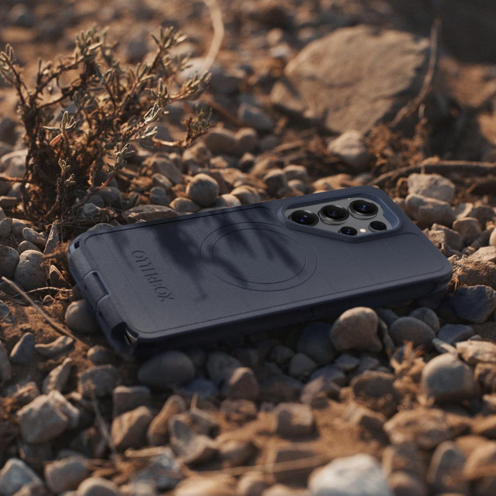 OtterBox empaque y etiqueta con información de compatibilidad y materiales