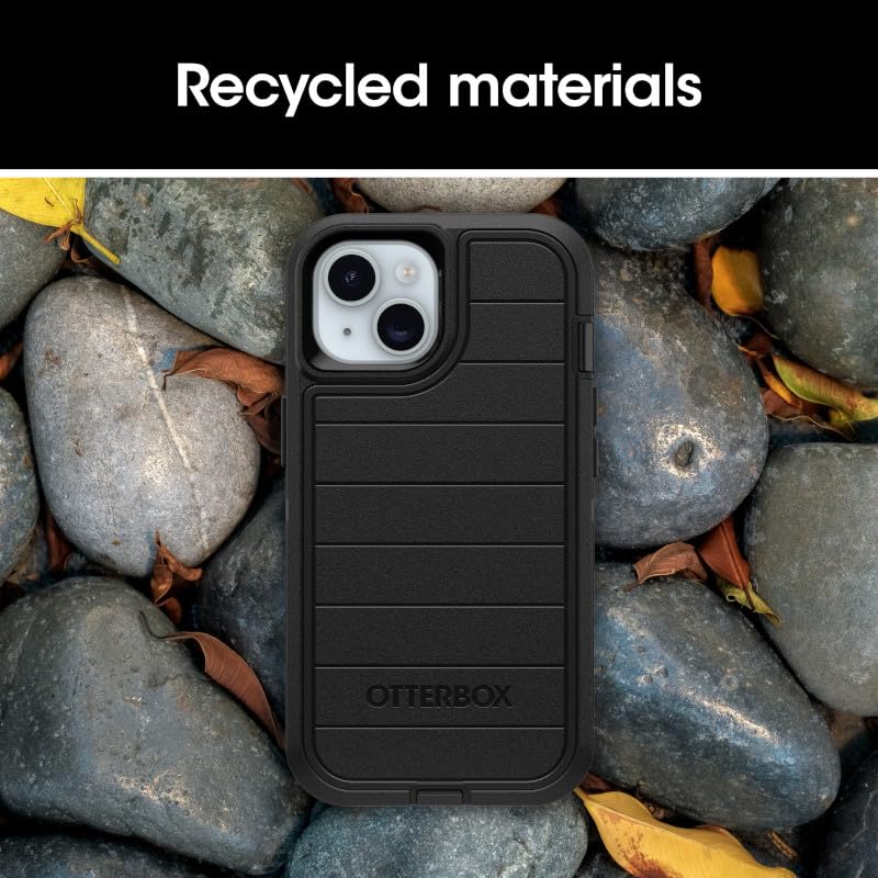 OtterBox funda junto a tarjeta para comparar tamaño y escala real