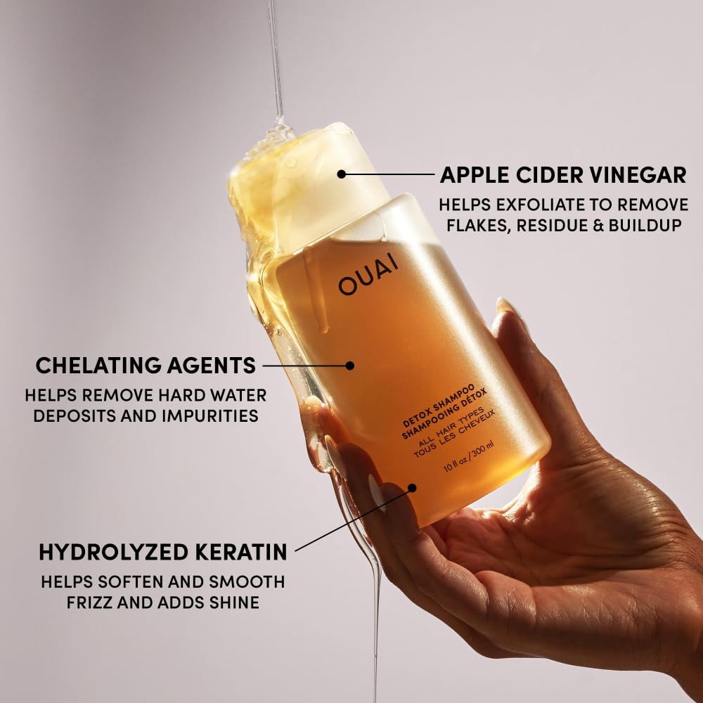 OUAI champú detox en bolso de mano listo para escapada