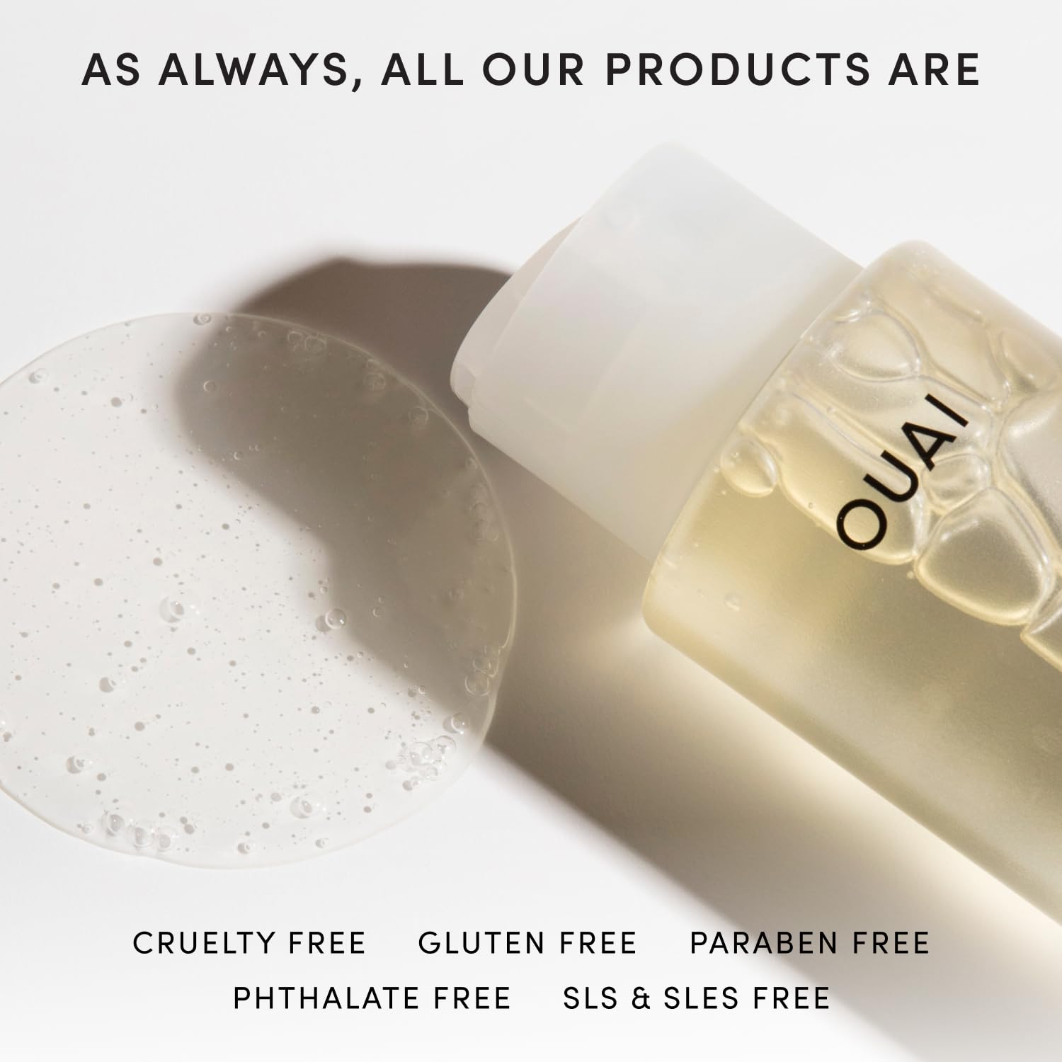OUAI comparación de tamaño con mano para visualizar 10 fl oz