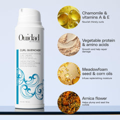 Ouidad crema aplicada en mano lista para usar y facilitar peinado