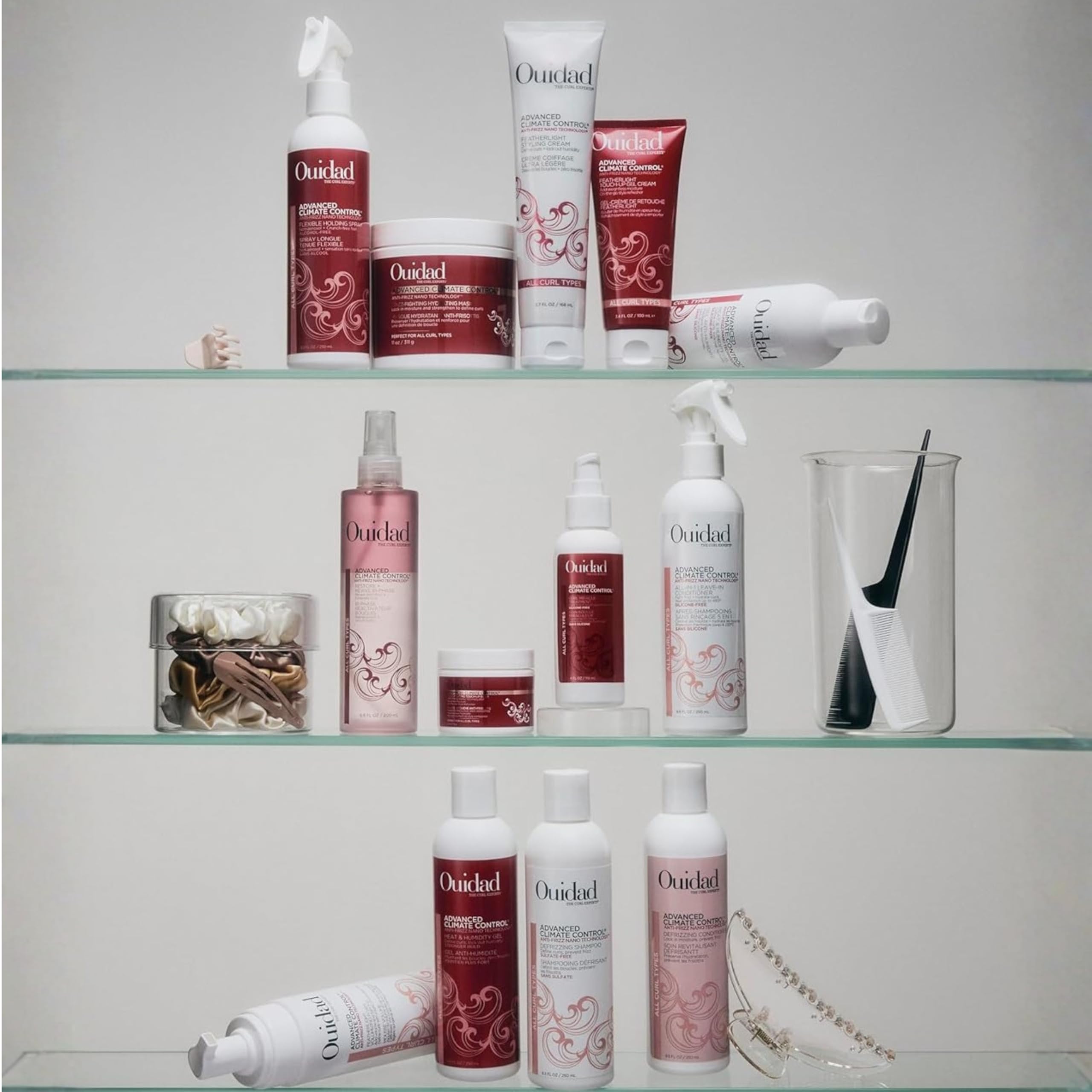 Ouidad rizos definidos y sin frizz después de usar el acondicionador, aspecto brillante
