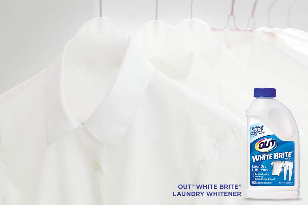OUT White Brite en uso remojando camiseta blanca, mejora visibilidad de manchas