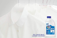 OUT White Brite en uso remojando camiseta blanca, mejora visibilidad de manchas