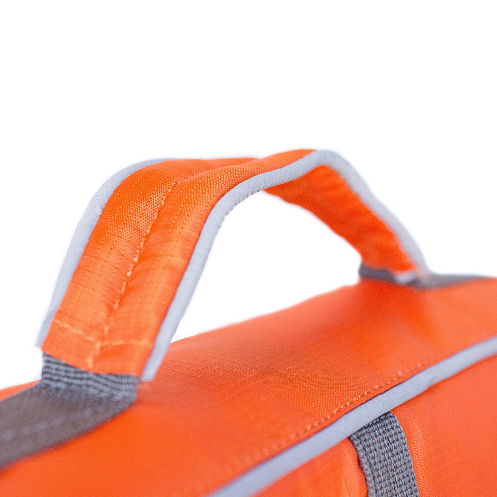 Outward Hound ribetes reflectantes y color naranja para mejor visibilidad