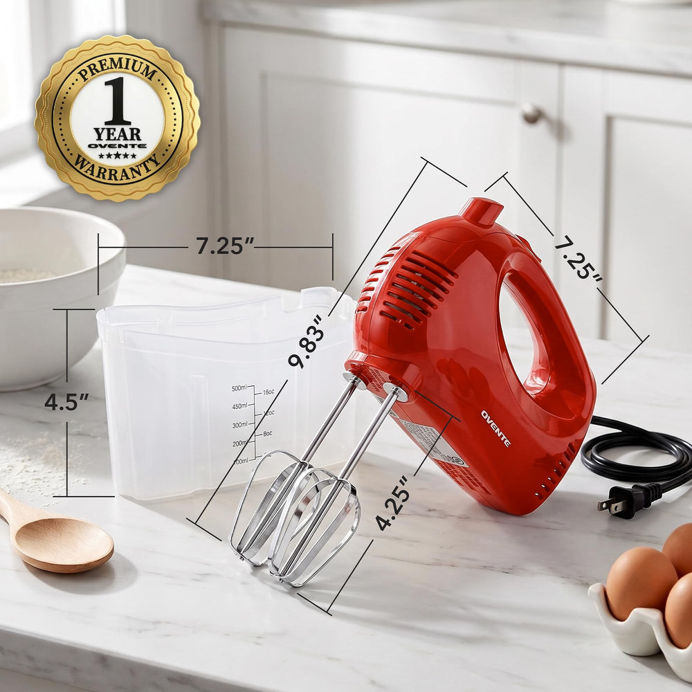OVENTE HM151R en cocina con utensilios, diseño rojo que destaca