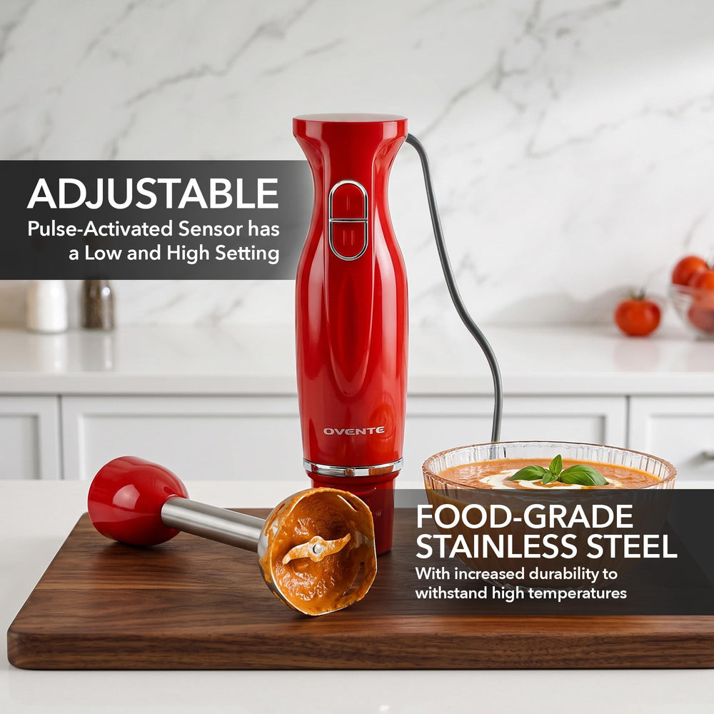 OVENTE HS560R mezclando batido en vaso alto para preparar smoothies rápidos
