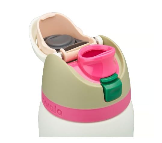 Owala FreeSip comparación de tamaño en portavasos mostrando capacidad de 32 oz