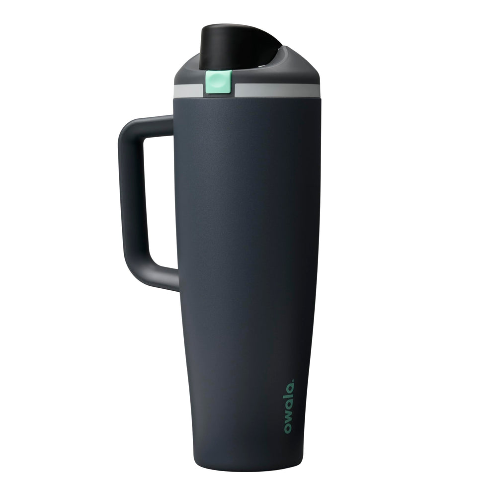Owala FreeSip vista frontal botella Foggy Tide, diseño práctico y capacidad