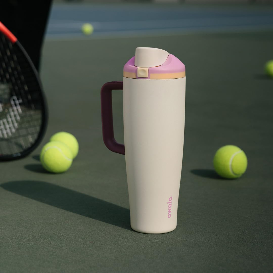 Owala FreeSip en picnic al aire libre, botella grande para salidas y actividades