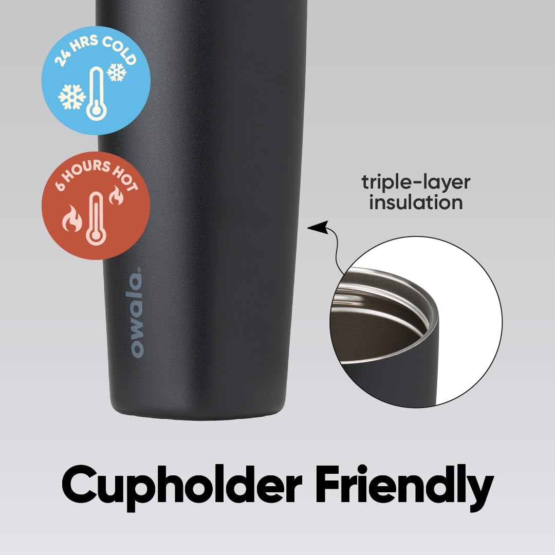 Persona sosteniendo Owala SmoothSip en la mano, práctico para transporte y sorbos cómodos