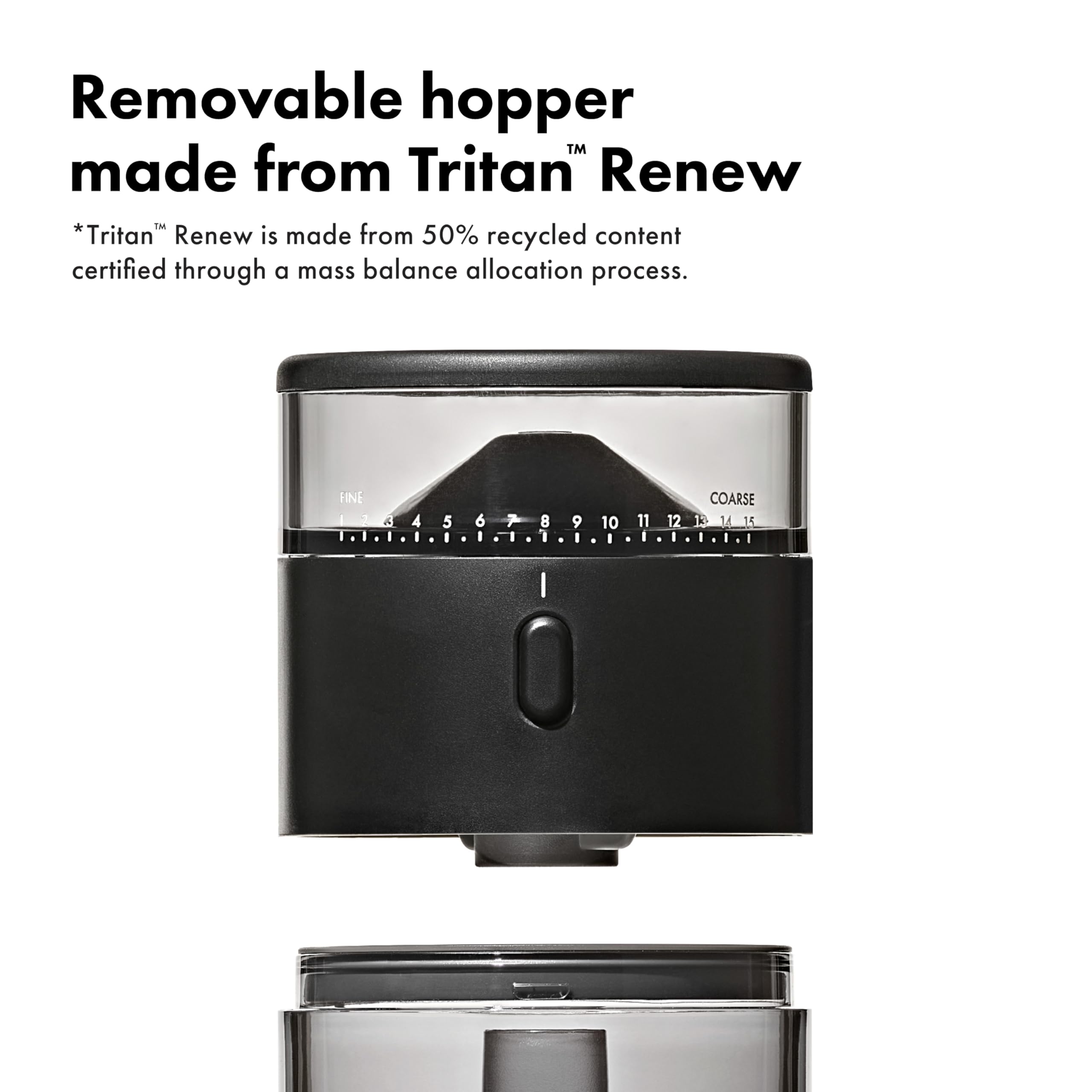 OXO Brew comparación de tamaño con taza para visualizar escala compacta