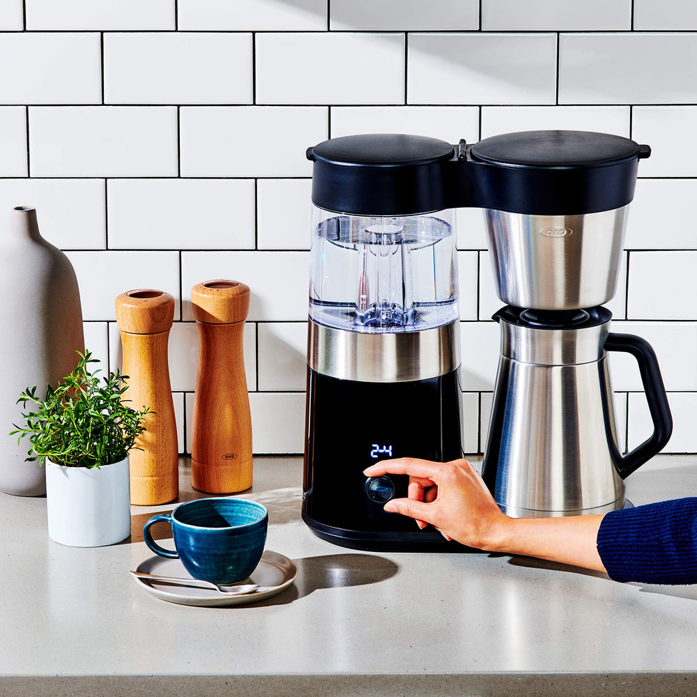 OXO Brew con escala de tazas, muestra capacidad real de 9 tazas