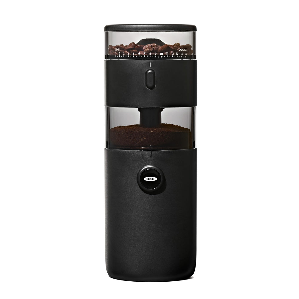 OXO Brew vista frontal en encimera mostrando diseño compacto y estética