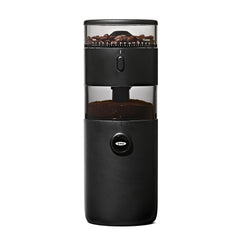 OXO Brew vista frontal en encimera mostrando diseño compacto y estética