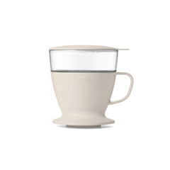 OXO vista frontal de la cafetera pour-over mostrando su diseño compacto y facilidad de uso