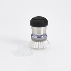 OXO comparación de tamaño junto a una cuchara para visualizar escala útil