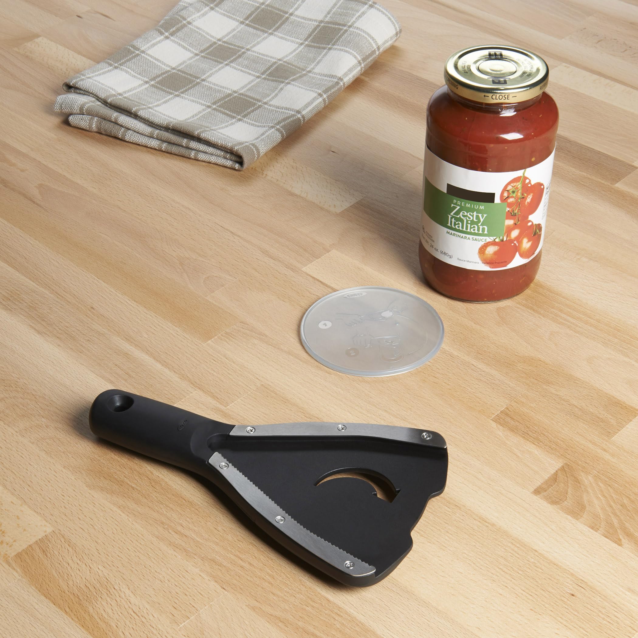 OXO Good Grips junto a utensilios para comparar tamaño y facilidad