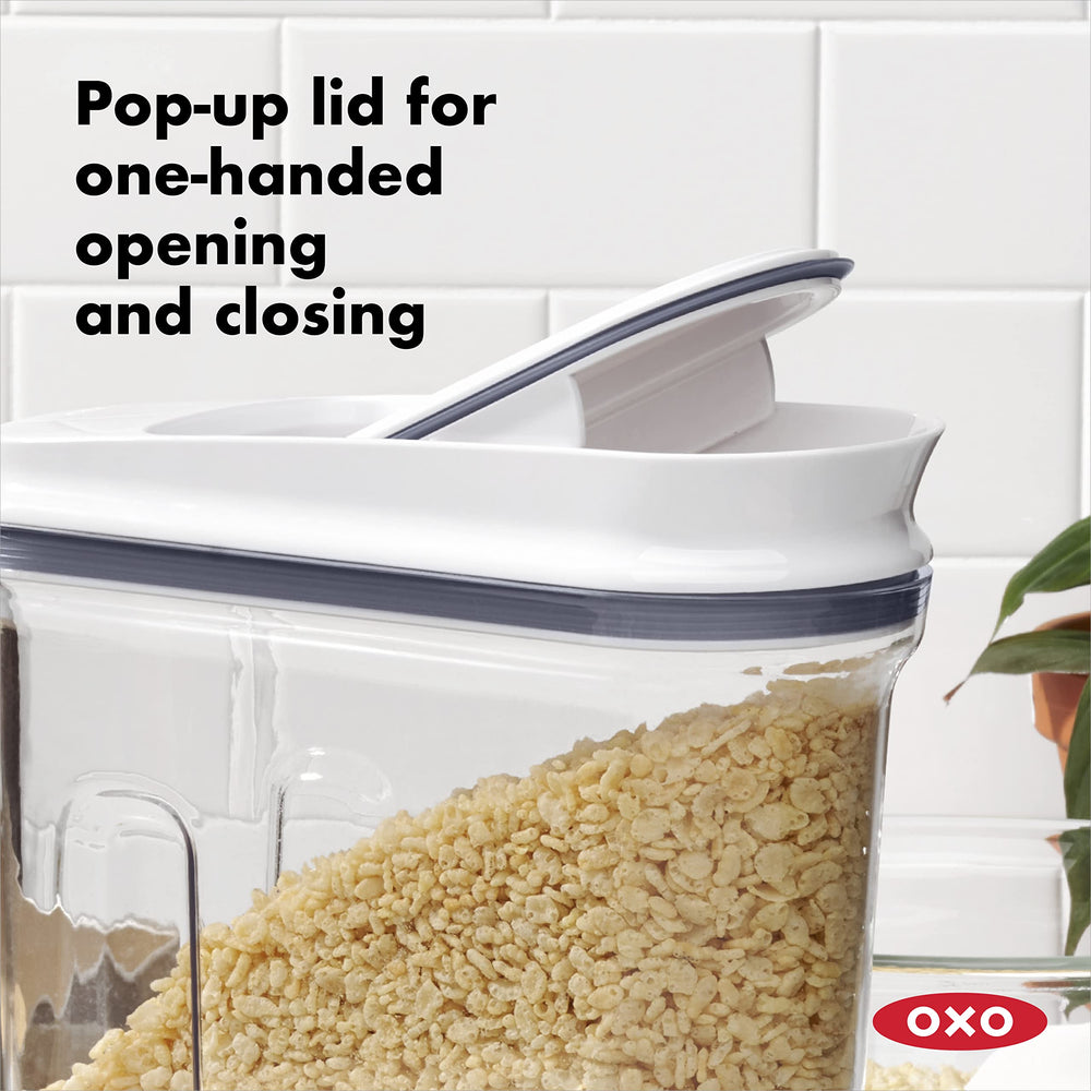 OXO Good Grips detalle de la tapa POP que facilita apertura con beneficio práctico