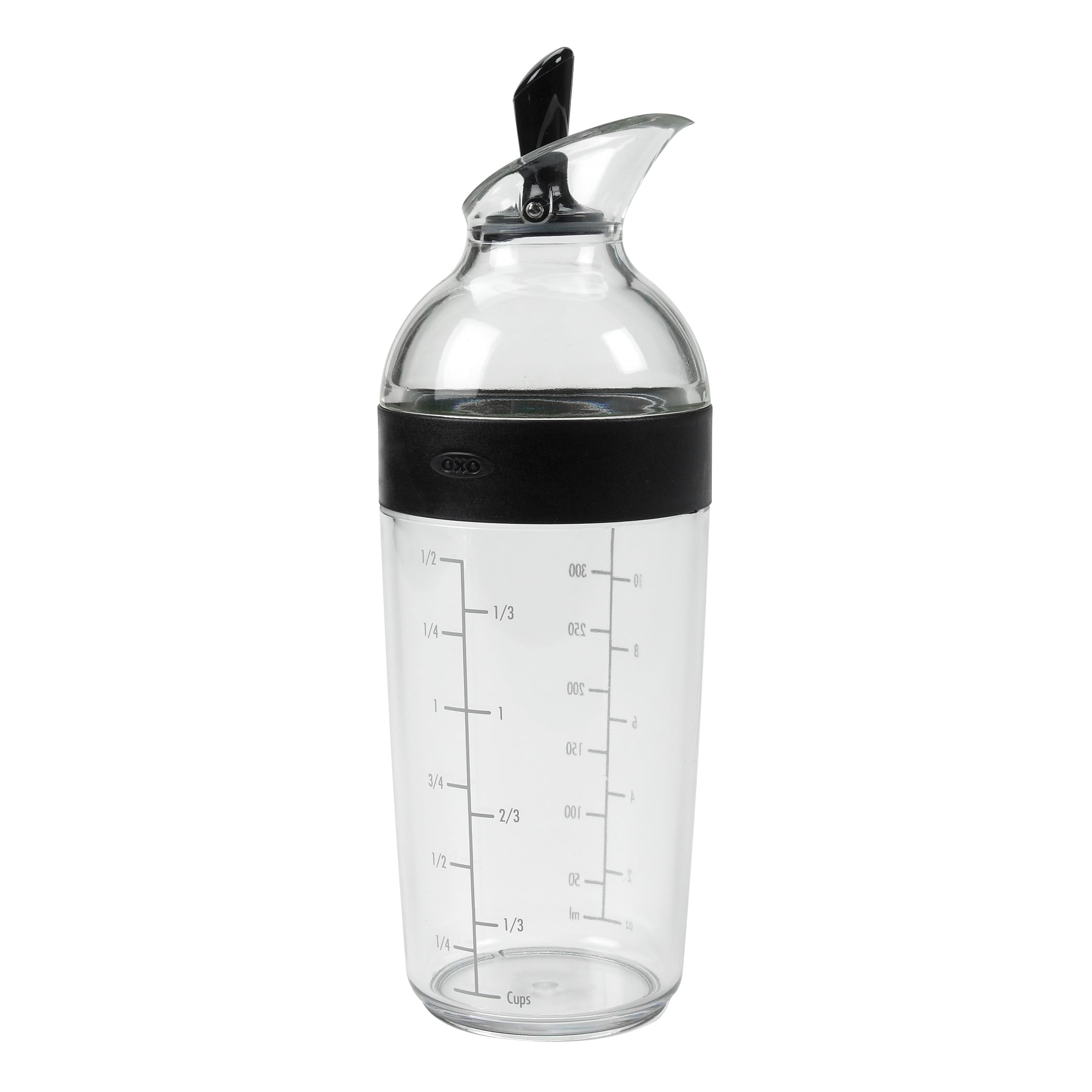 OXO Good Grips vista frontal del shaker con marcas de medición, precisión rápida
