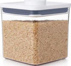 OXO Good Grips POP vista frontal mostrando cierre hermético y beneficio de conservación