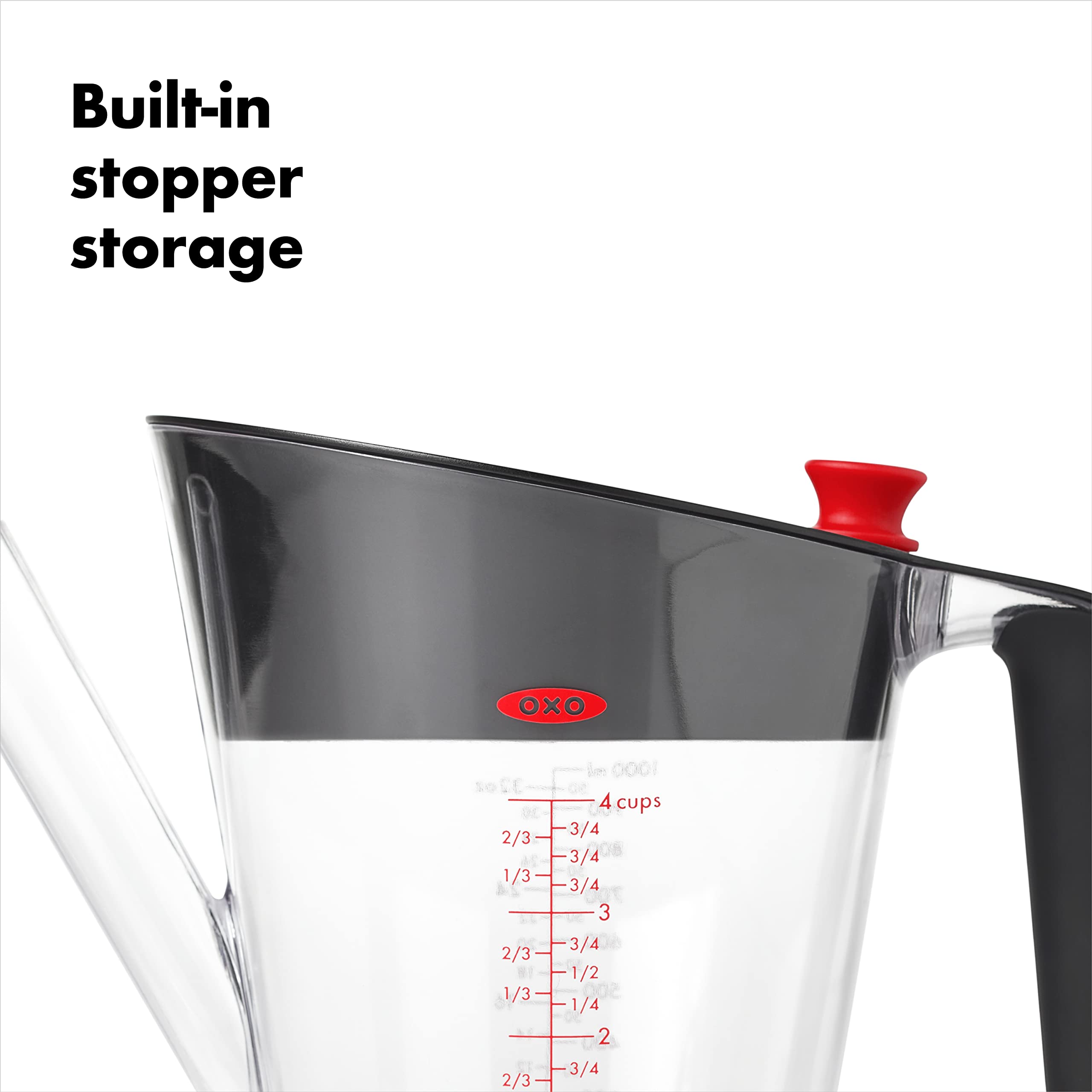 OXO vertiendo caldo sin grasa, demuestra control y menos salpicaduras