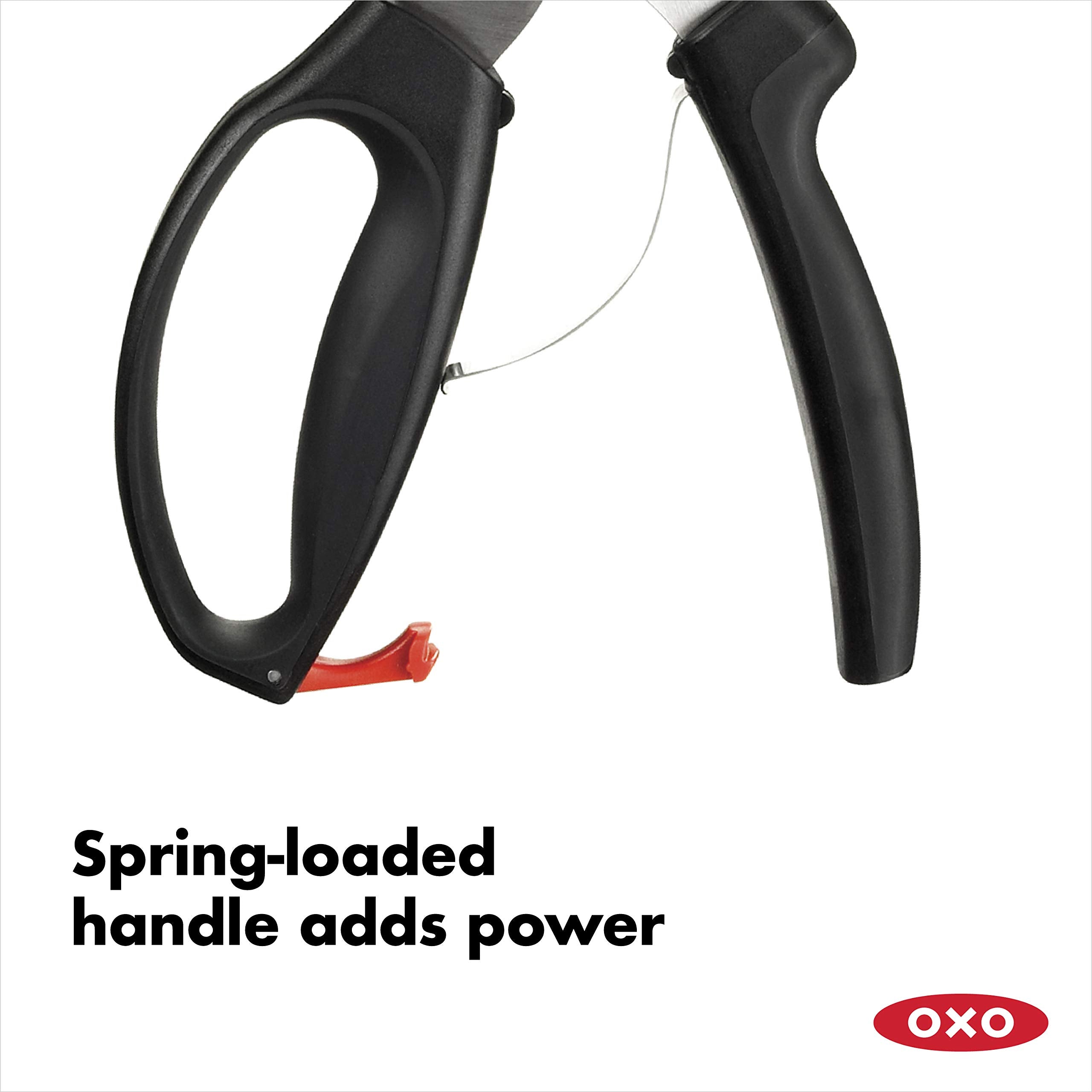 OXO tijeras en mano para comparación de tamaño, comodidad y fuerza al cortar