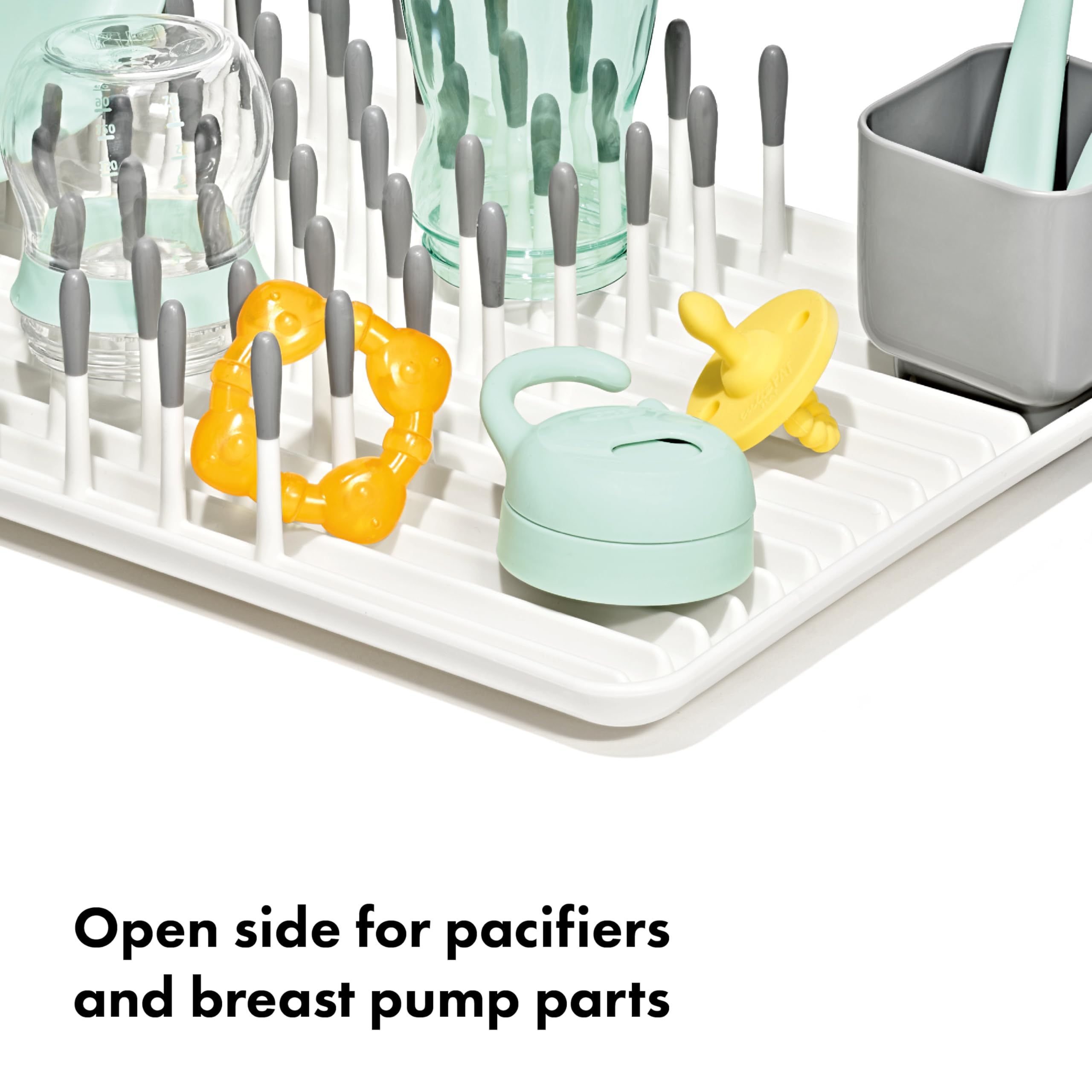 OXO Tot drain board close-up with raised ribs enabling easy water drainage
