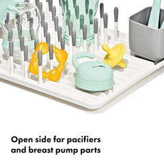 OXO Tot drain board close-up with raised ribs enabling easy water drainage