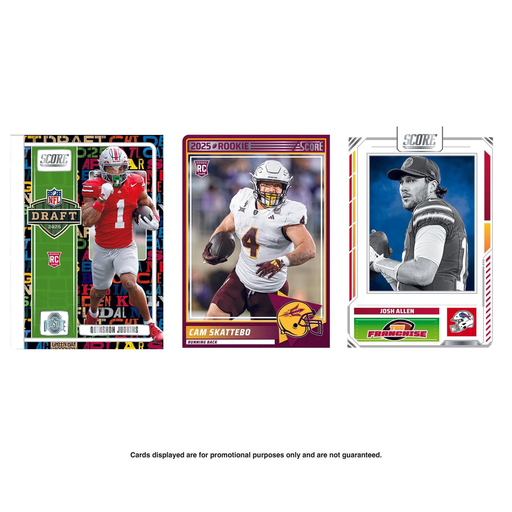 Panini cartas junto a objeto cotidiano para comparar tamaño y escala