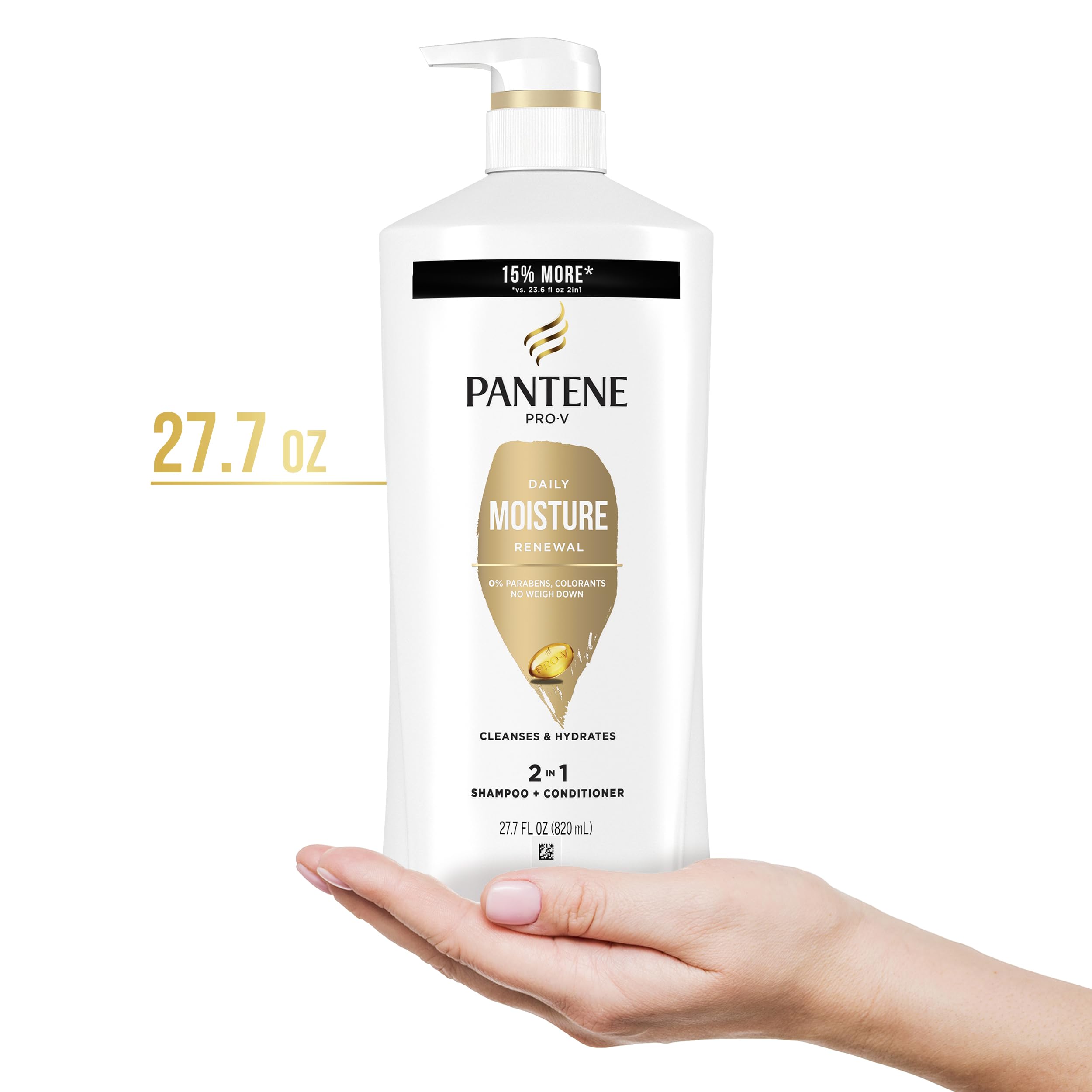 Pantene en uso bajo la ducha aplicando el producto para limpiar y acondicionar