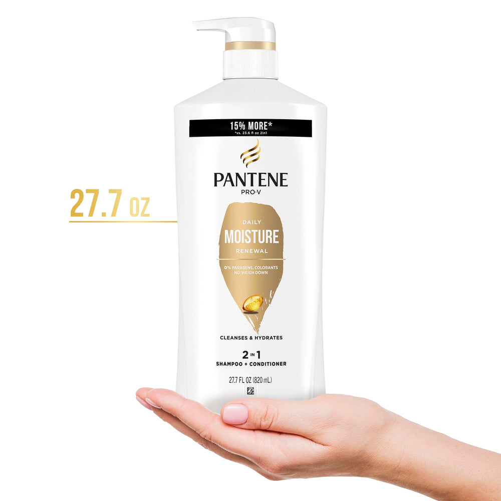 Pantene en uso bajo la ducha aplicando el producto para limpiar y acondicionar