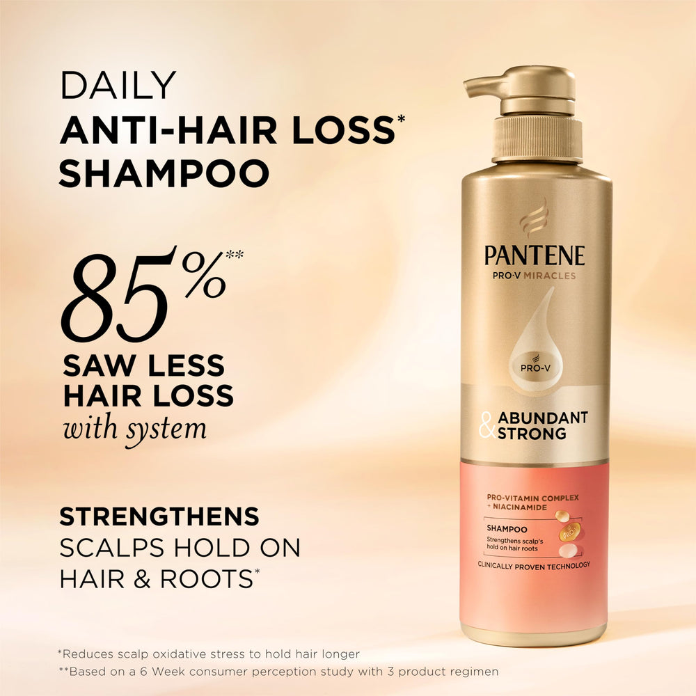Pantene espuma y textura del champú demostrando limpieza suave