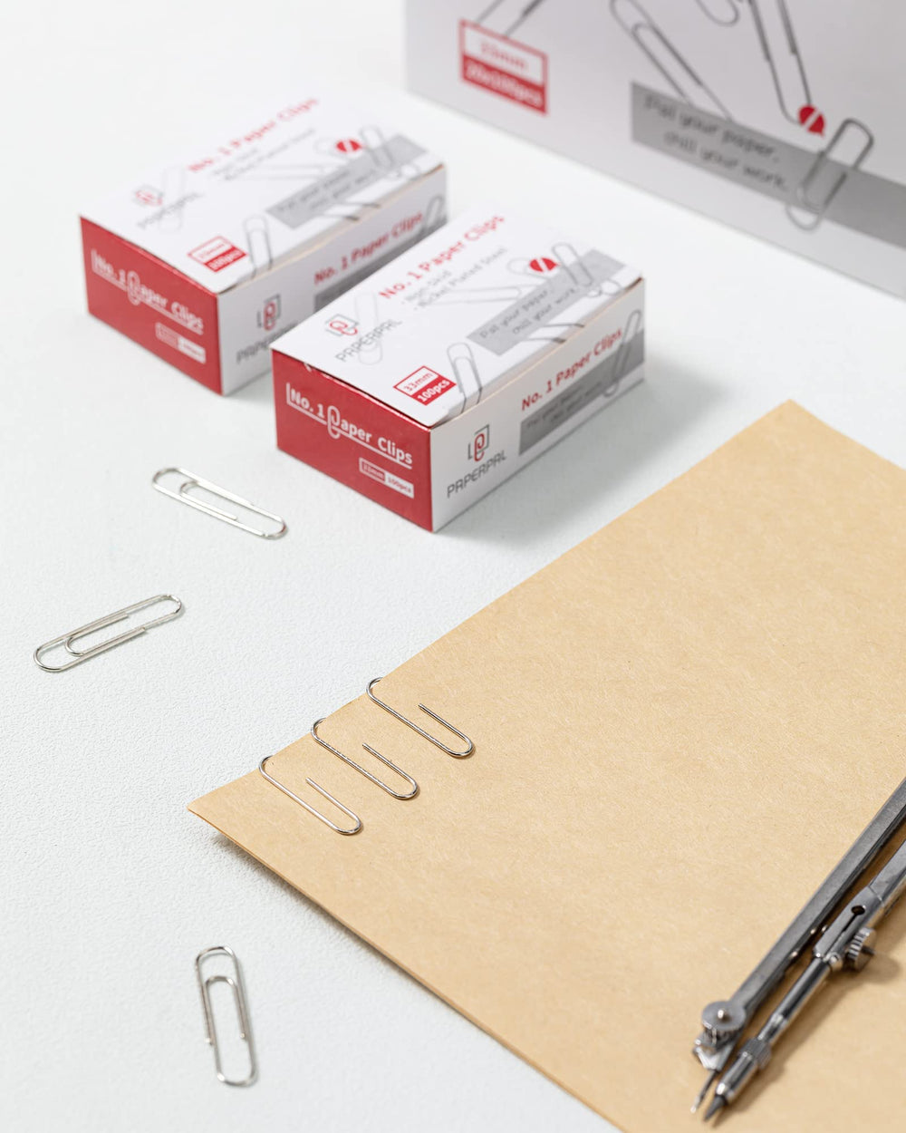 PAPERPAL clip junto a regla, medida y escala clara