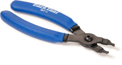 Park Tool MLP-1.2 en uso separando un eslabón rápido, ayuda a reparaciones rápidas