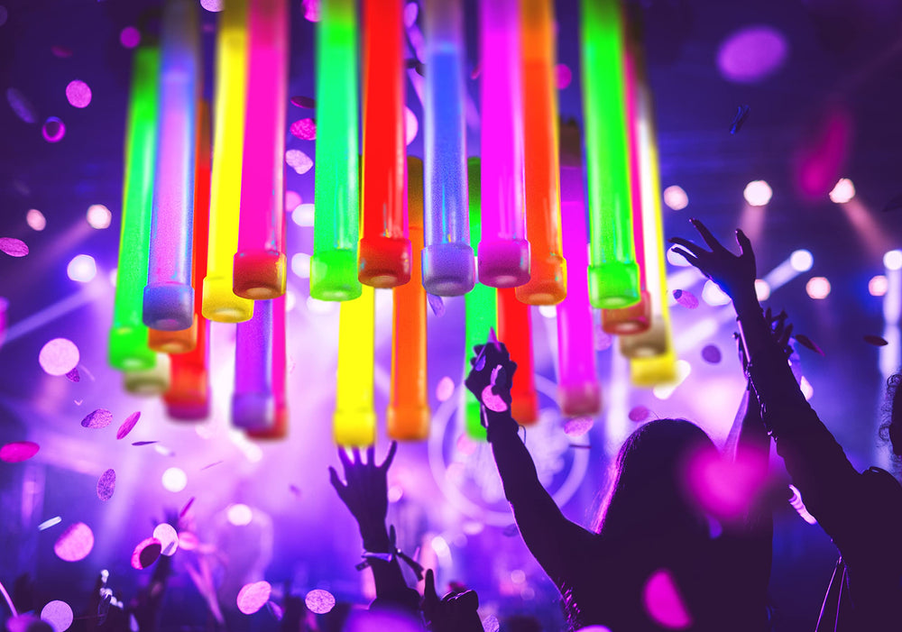PartySticks ambiente de fiesta con collares luminosos aportando ambiente festivo