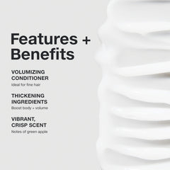 Aplicación del acondicionador Paul Mitchell Extra-Body sobre cabello húmedo para desenredar y dar cuerpo