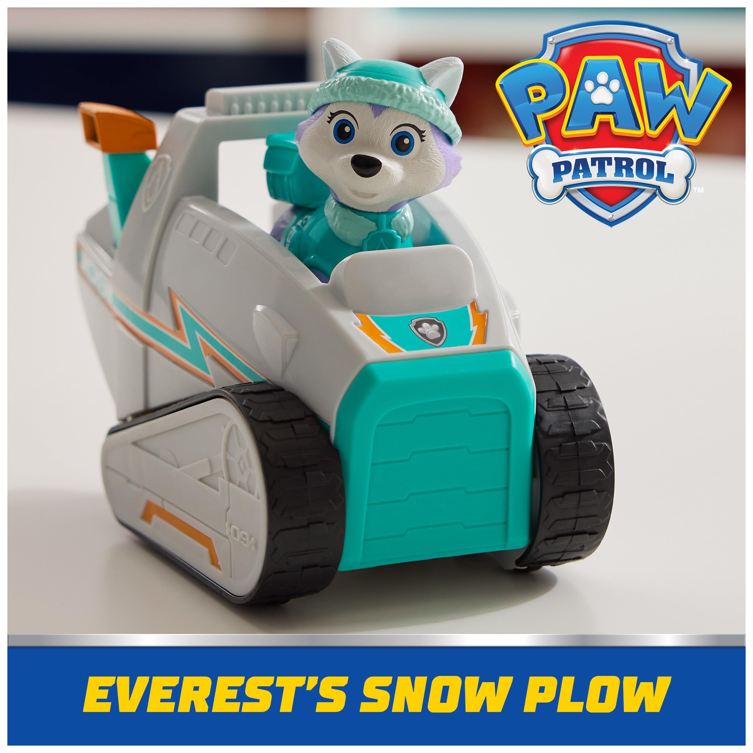 Paw Patrol Everest figura cercana detalle del uniforme y expresión, inspira juego