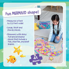 Peaceable Kingdom mano infantil sosteniendo pieza para mejorar motricidad fina