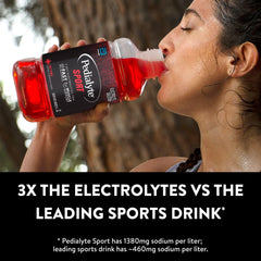 Botella Pedialyte Sport Fruit Punch abierta lista para beber y refrescarse